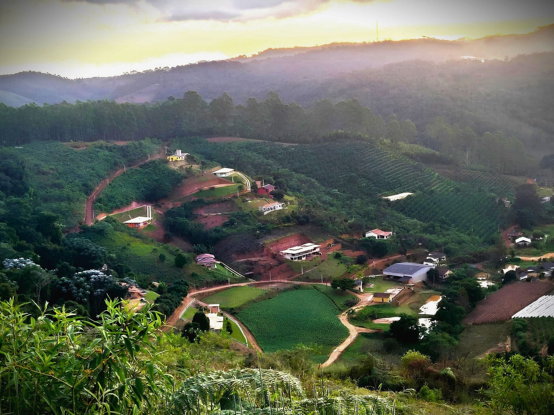 Vista aérea da pedra azul